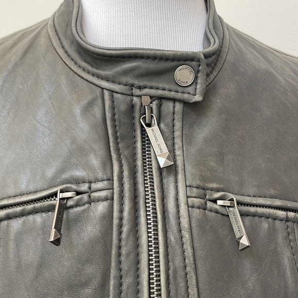 Size medium gorgeous Michael Kors gray leather jacket - Picture 3 of 4